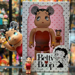 1000%  Bearbrick BETTY BOOP Medicom Cadre Art Betty boop.... une Histoire à elle toute seule,  c'est tout notre enfance que l'on y retrouve .  Elle va vous séduire tous jours:))))  Bearbrick 1000%, 72 cm, boite. PAris